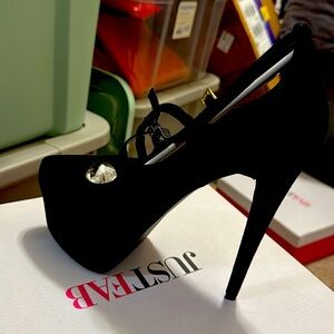 Just fab heel black high heel
Worn once